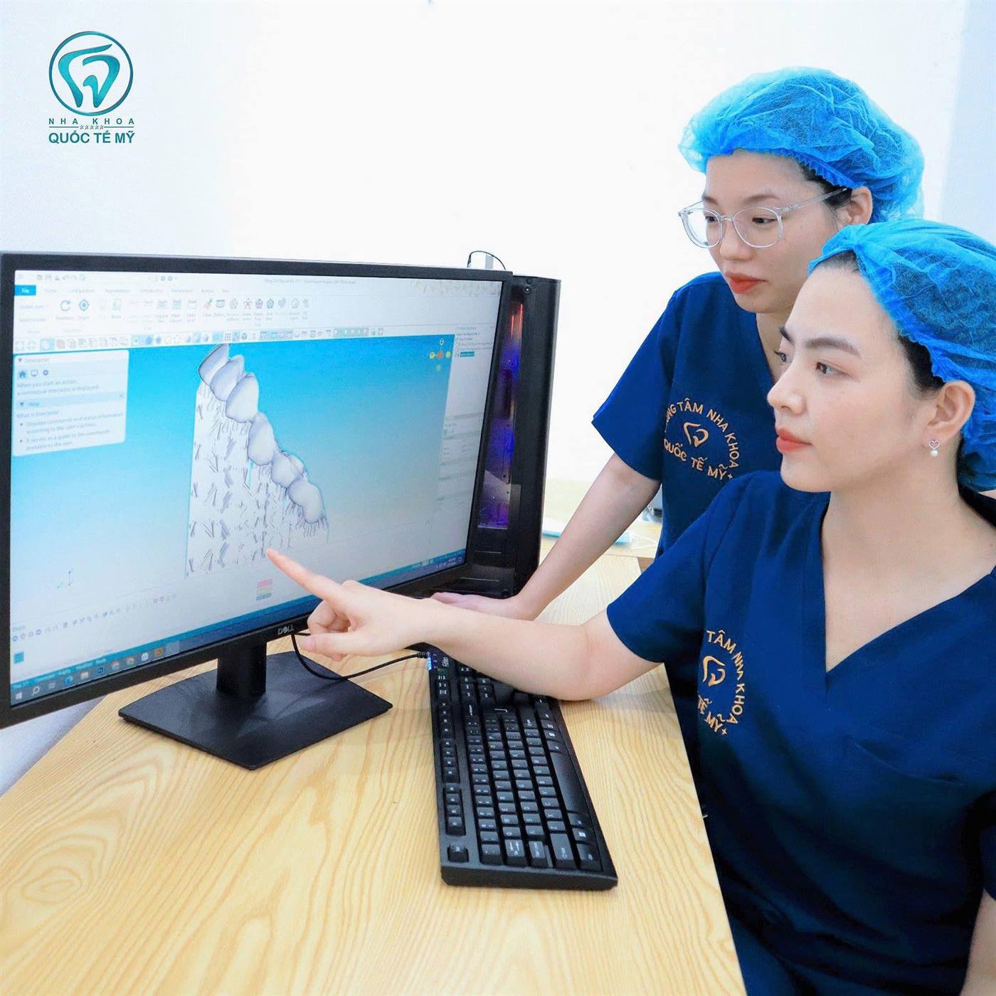 Bác sĩ thiết kế lộ trình trên phần mềm 3D